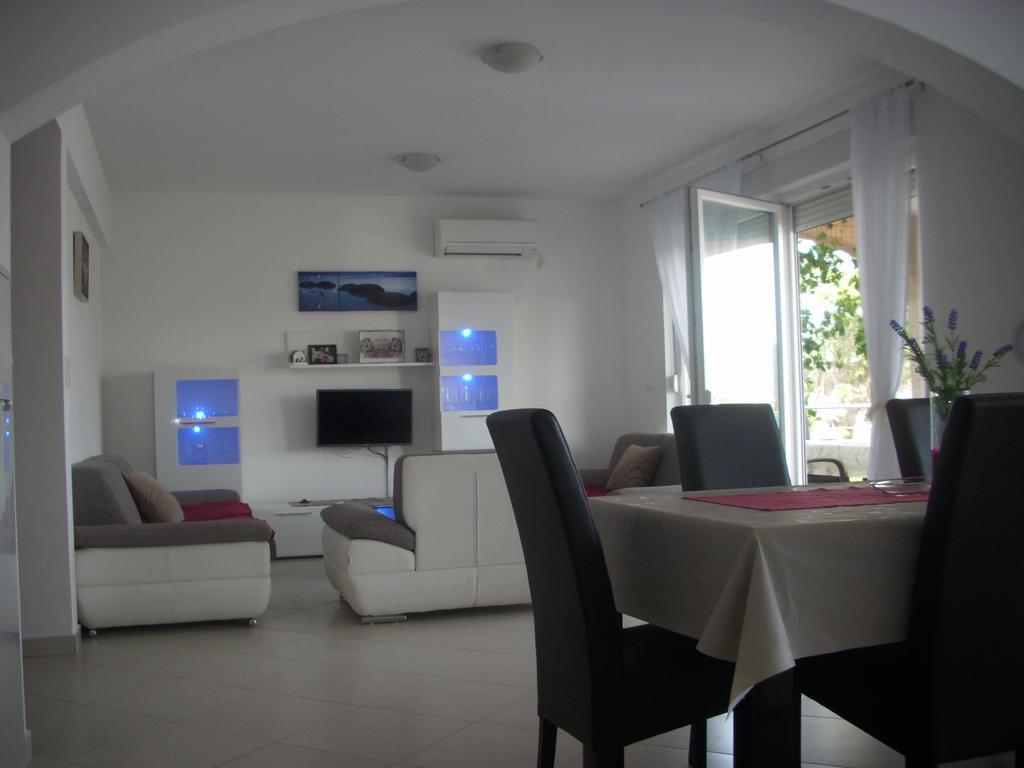 Apartments Kala Janjina Екстер'єр фото